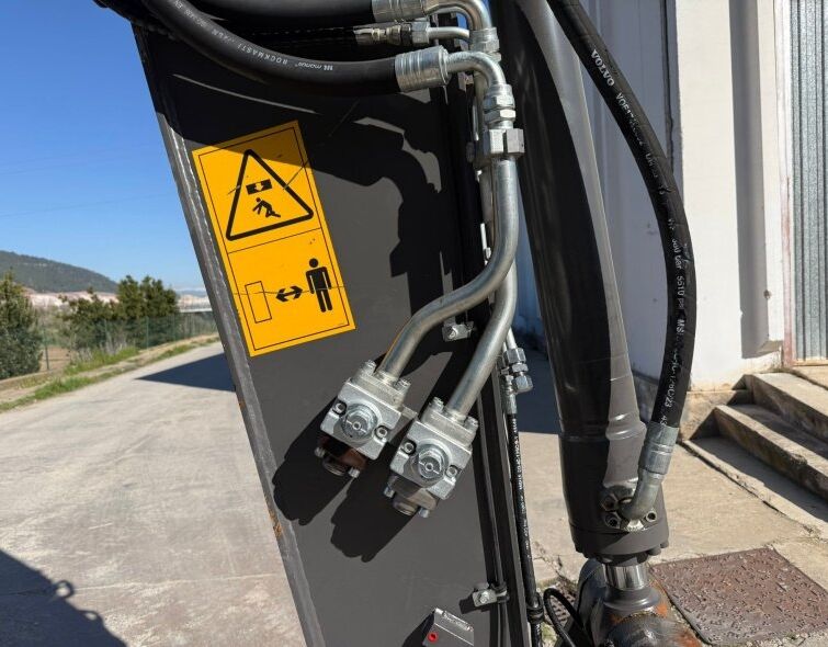 VOLVO  EW220E ***RAISING CAB***